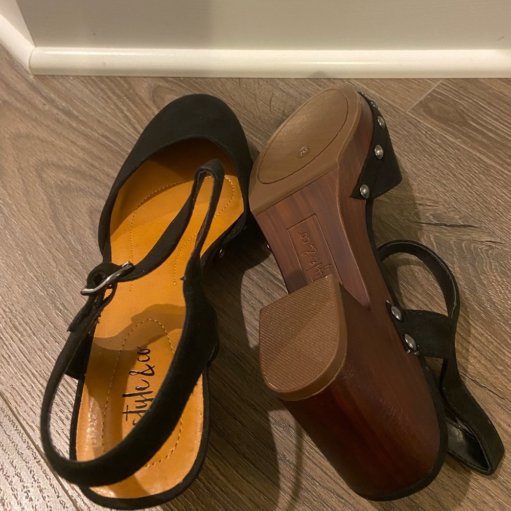 Style and company brand new Truvyyf platform sandals